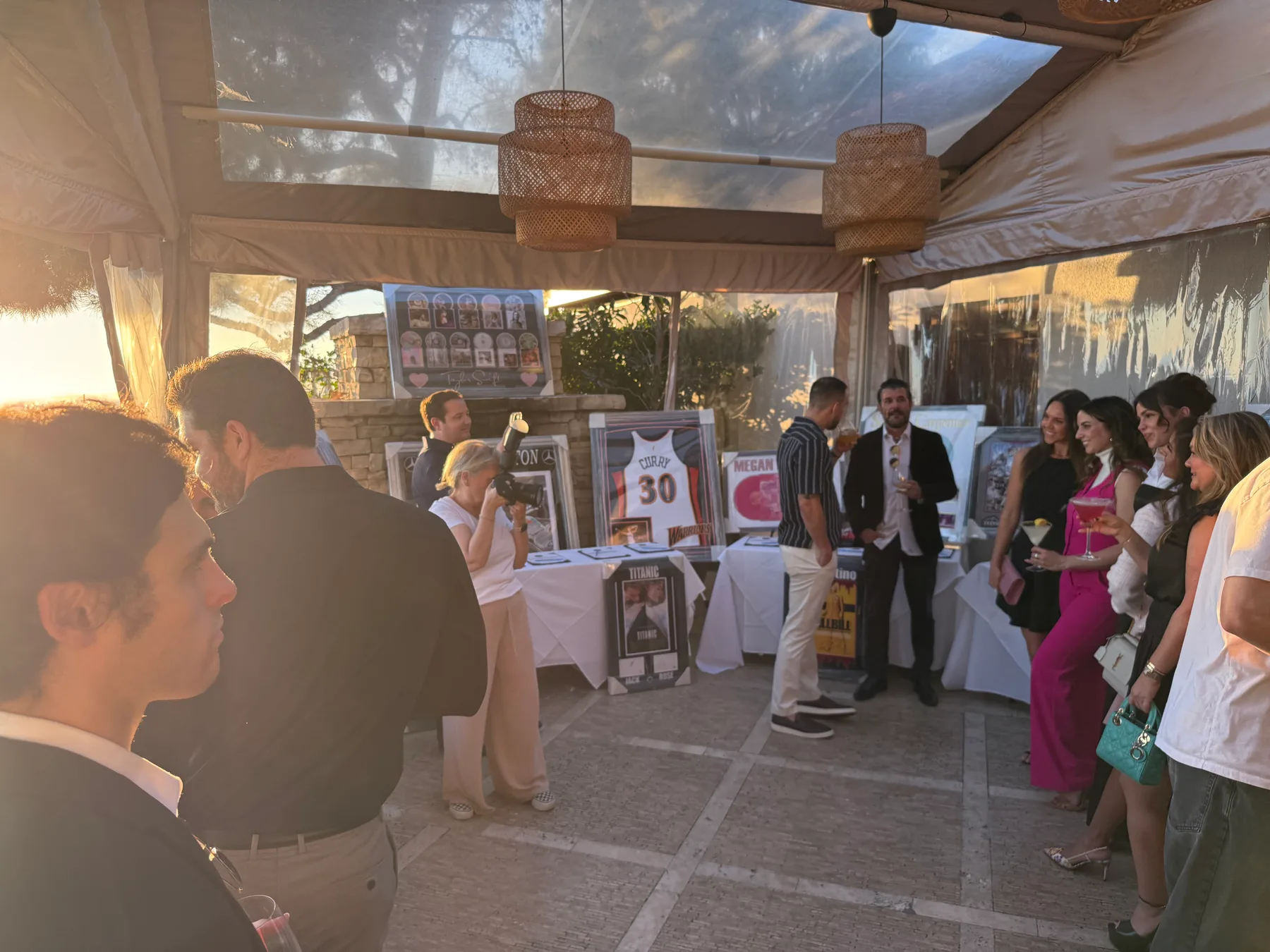 Pop-up framing booth