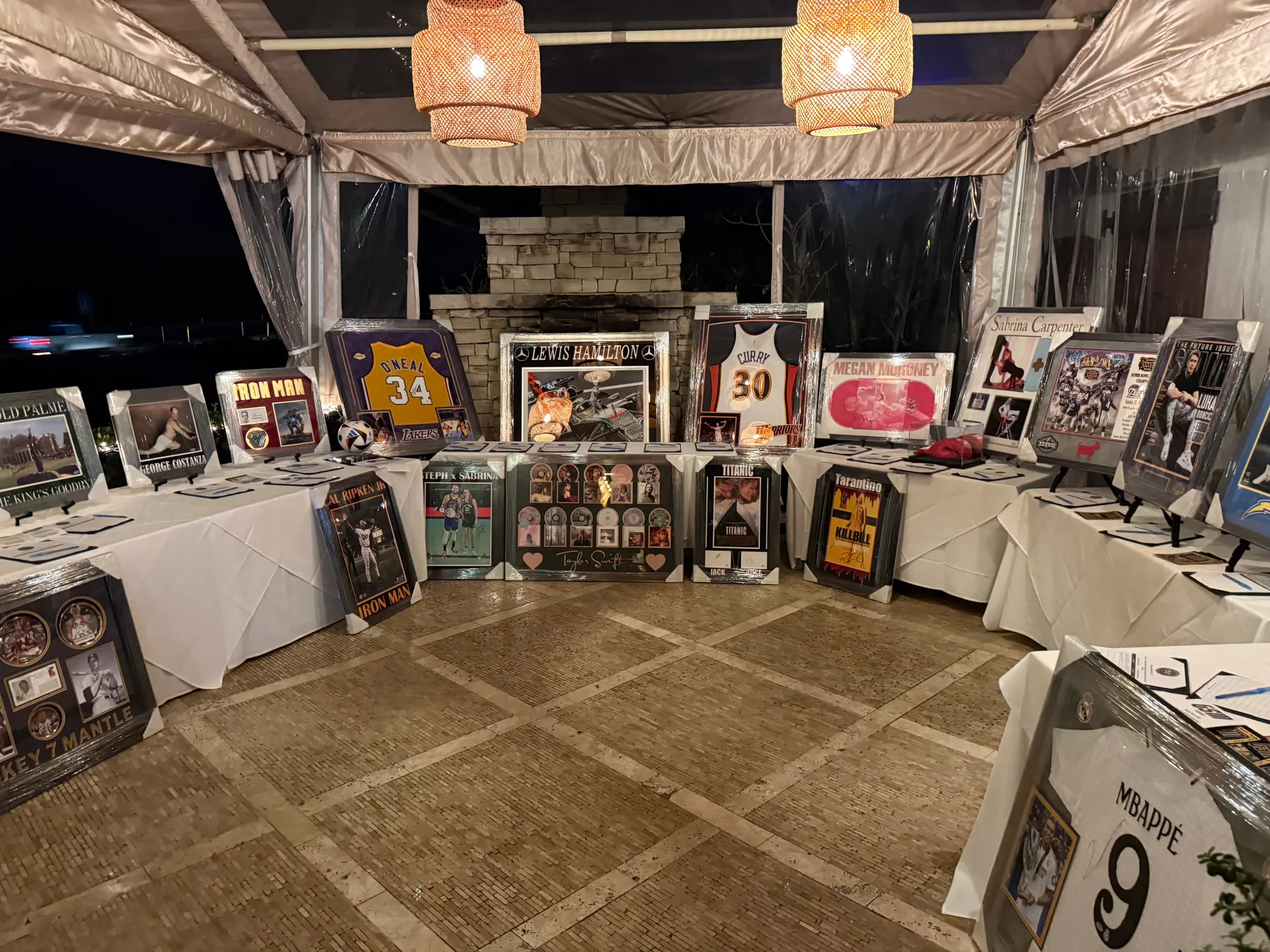 Auction display table